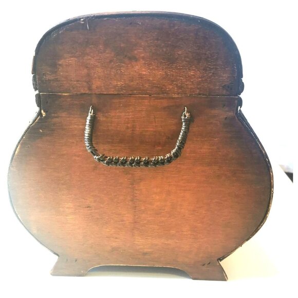 Storage Chest / Display Chest Vintage Wicker Clasp Closure - Picture 5 of 13